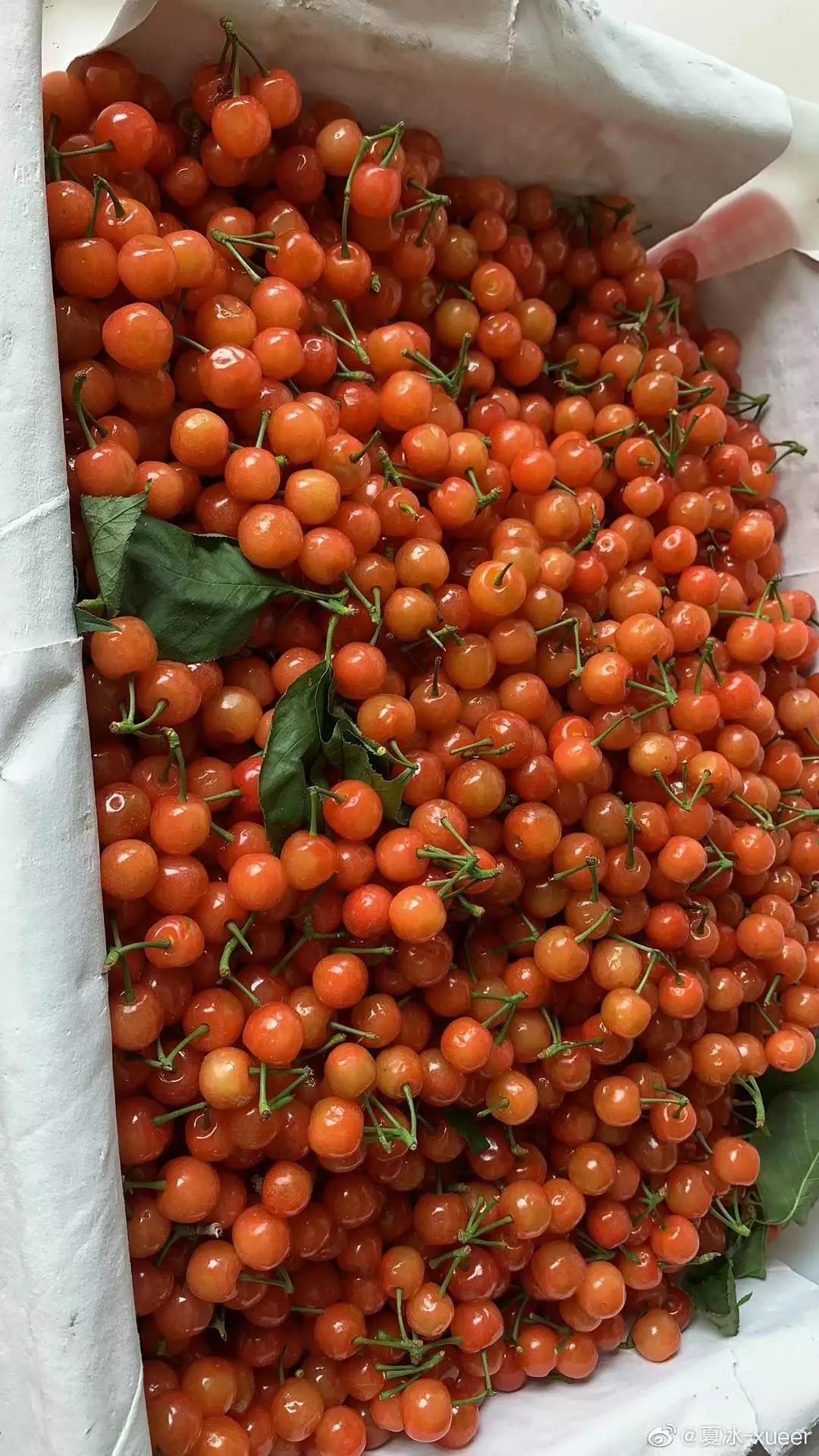 ӣ